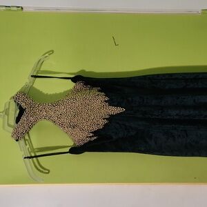 Elegant Strapless Green Dress with Gold Accents